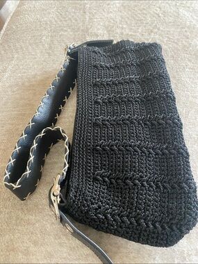 Y2K Chateau Black Crochet Shoulder Bag with Leather Trim Nostalgic HoBo. Chic